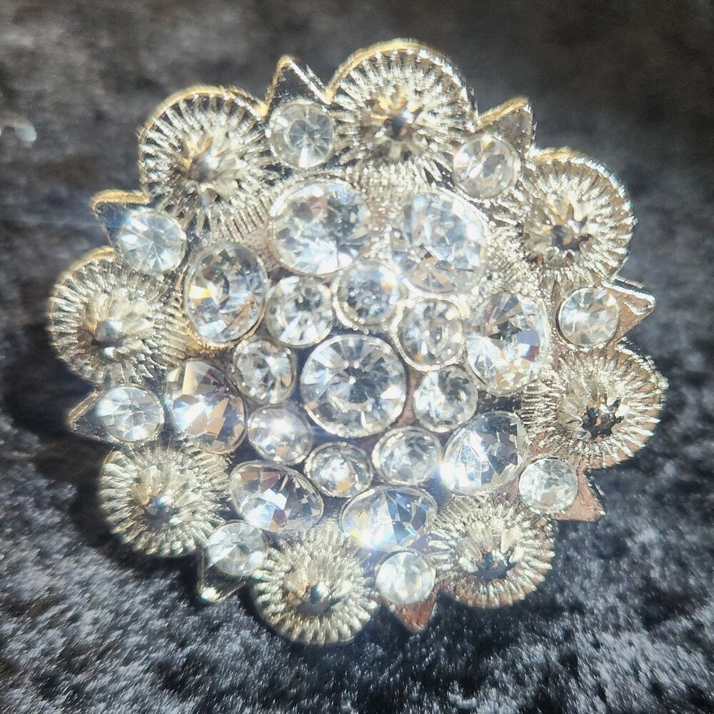 SCARF SLIDE Concho with CLEAR stones SILVERTONE NEW by Ornaments Collection